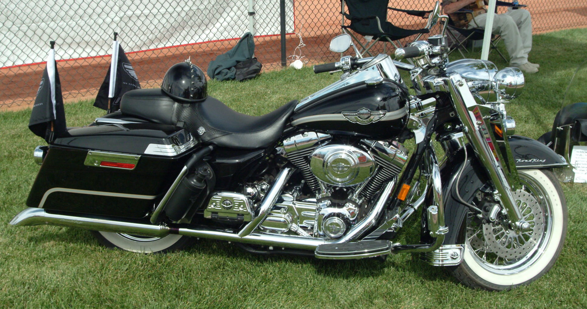closeup black and silver motorcycle